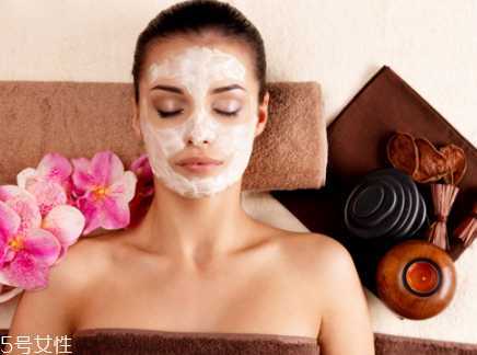 敷面膜后要用护肤品吗 敷面膜前后的护肤步骤