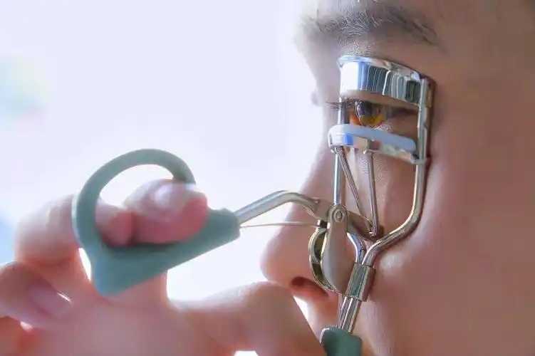 新手如何使用睫毛夹