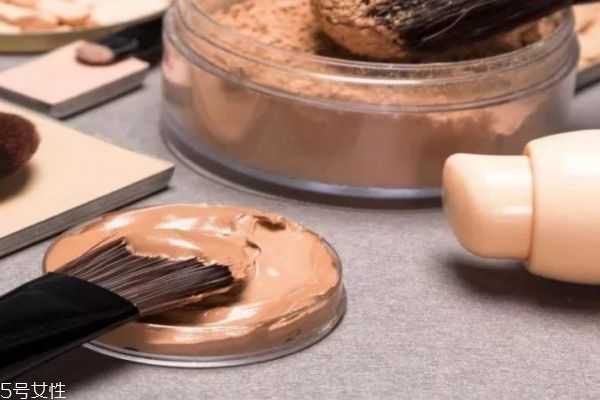 隔离霜能代替粉底液吗 用隔离霜还需要用粉底液吗