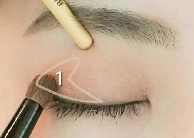 眼影怎么画好看又自然又漂亮?超实用的眼影画法分享