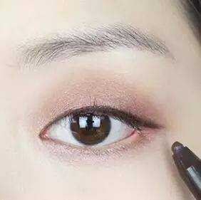 3款适合单眼皮的眼妆画法，拯救手残党！ 