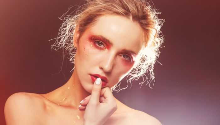 怎么化妆不浮粉不脱妆 怎么化妆不浮粉不脱妆