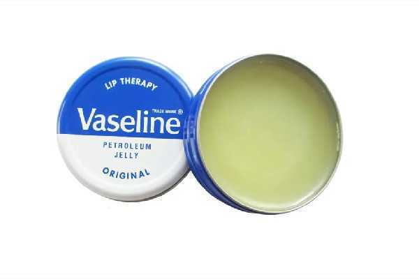 凡士林会越用越黑吗