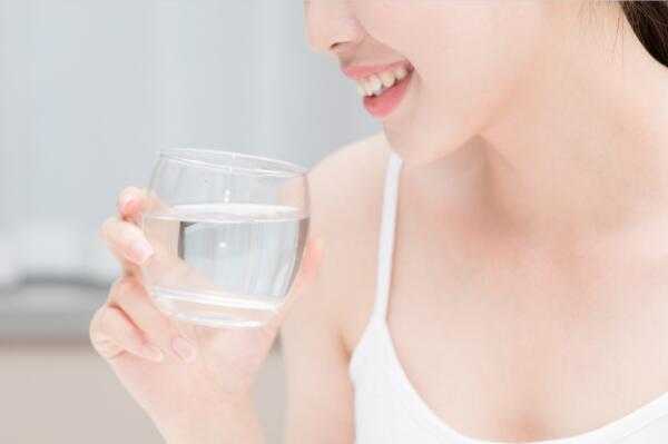 脸干发痒用什么补水 脸干发痒用什么补水