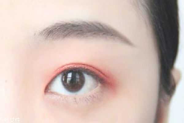 双色眼影怎么画？