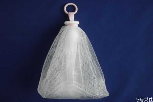 起泡网是什么做的?浴球可以代替起泡网吗 起泡网是什么做的?浴球可以代替起泡网吗