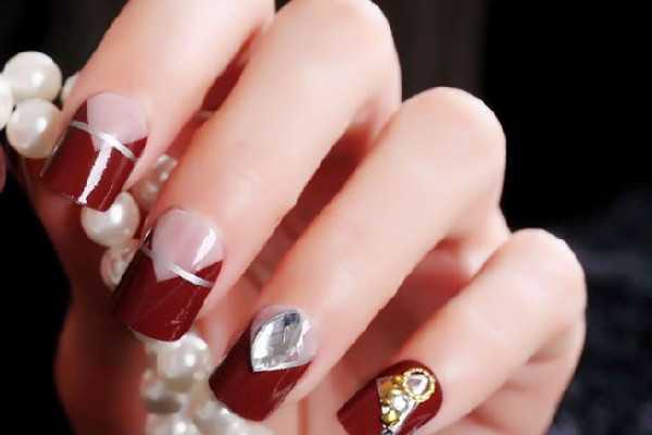 穿戴甲和美甲哪个伤害小