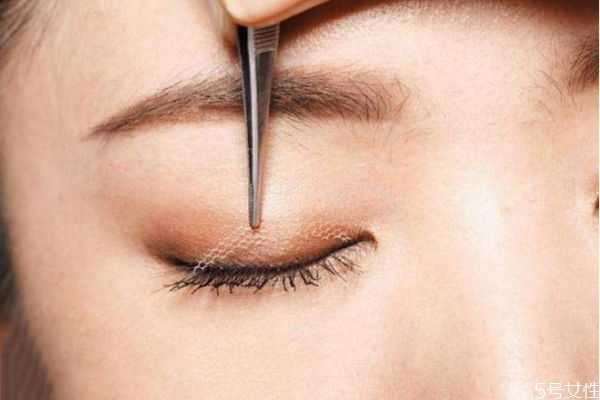 双眼皮贴能贴着睡觉吗?双眼皮贴用什么卸掉 双眼皮贴能贴着睡觉吗?双眼皮贴用什么卸掉