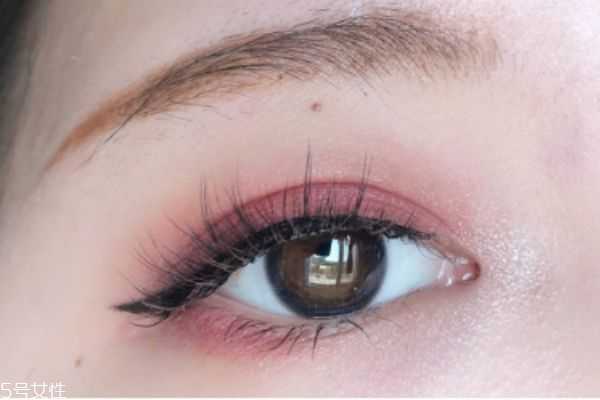 粉紫色眼妆怎么画？粉色和紫色眼影的画法