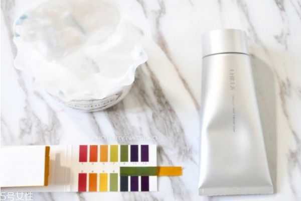 混合性皮肤适合用什么洗面奶