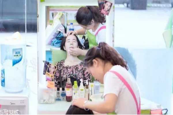 化妆水要用化妆棉吗