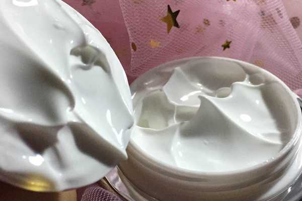 自然堂素颜霜功效