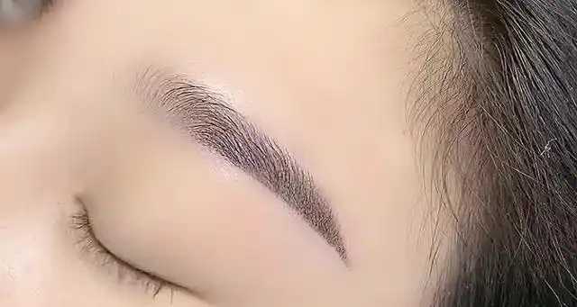 打造夜间妆容怎么选择适合的眉粉？夜间妆容需要什么颜色的眉粉