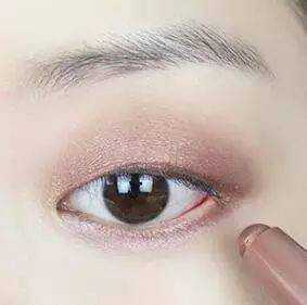 3款适合单眼皮的眼妆画法，拯救手残党！ 