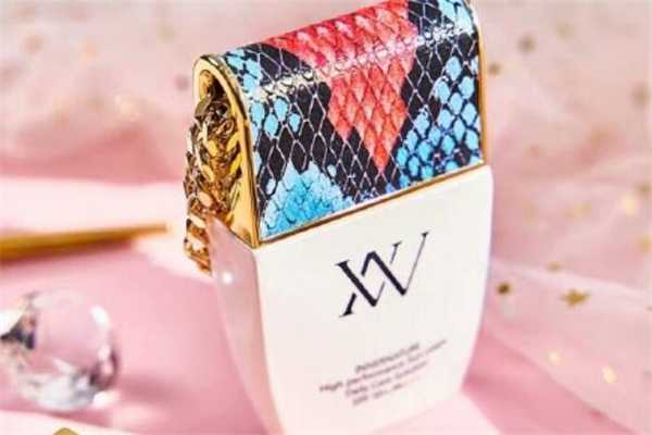 vn铂金包防晒霜真假对比方法