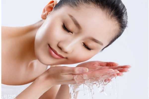 一天该洗几次脸