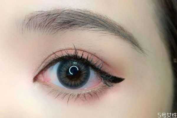 脸大的人上扬眼线怎么画 眼尾上扬的眼线怎么画