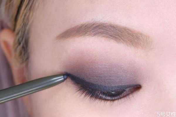 单眼皮烟熏妆要用什么眼影 画单眼皮烟熏妆的注意事项