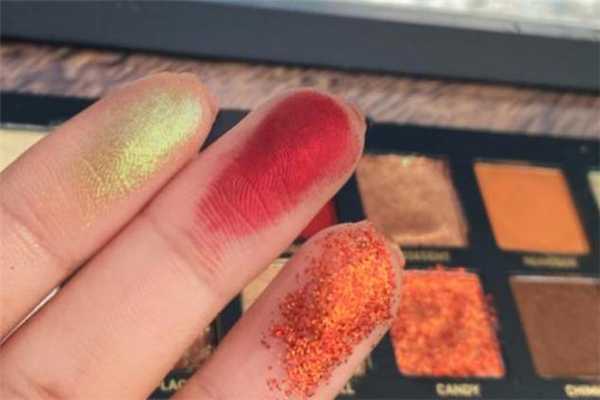 完美日记小鹿盘怎么画?完美日记小鹿眼影盘教程 完美日记小鹿盘怎么画?完美日记小鹿眼影盘教程