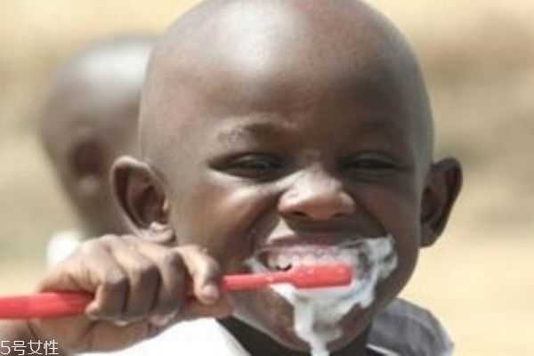 洗牙粉多久用一次 洗牙粉多久用一次