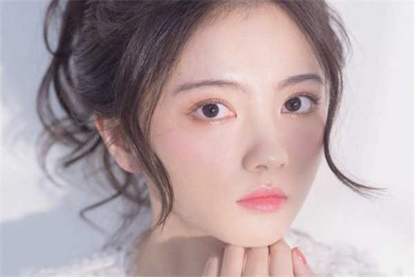 阿玛尼粉胖丁是腮红还是唇釉？