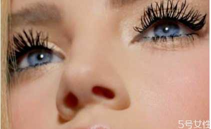 睫毛膏干了可以加爽肤水吗 睫毛膏干了可以加爽肤水吗