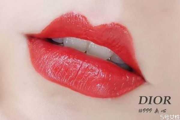 迪奥999买滋润还是哑光
