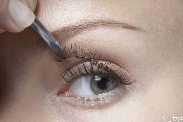 睫毛膏涂了睫毛会长吗?经常涂睫毛膏睫毛会变长吗 睫毛膏涂了睫毛会长吗?经常涂睫毛膏睫毛会变长吗
