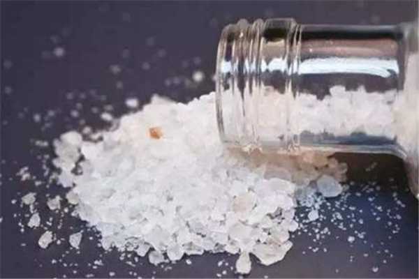 浴盐和搓泥宝的区别 浴盐是磨砂膏吗 浴盐和搓泥宝的区别 浴盐是磨砂膏吗