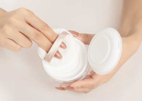 混干皮定妆用散粉还是定妆喷雾 混干皮定妆用散粉还是定妆喷雾