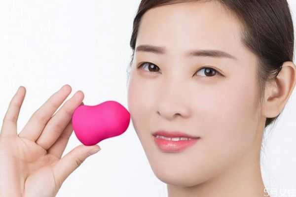 怎么用美妆蛋上腮红?美妆蛋上腮红步骤 怎么用美妆蛋上腮红?美妆蛋上腮红步骤