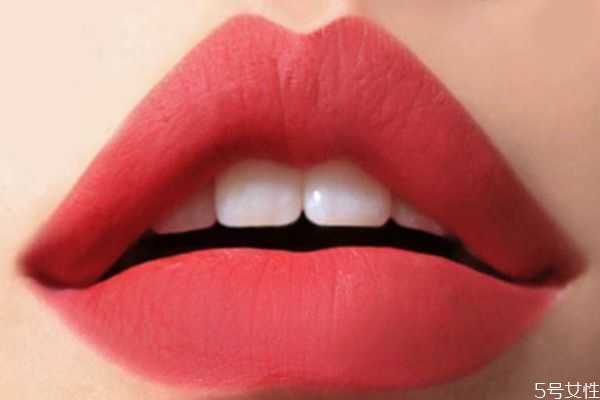 口红里面的油是什么油？口红是什么油做的