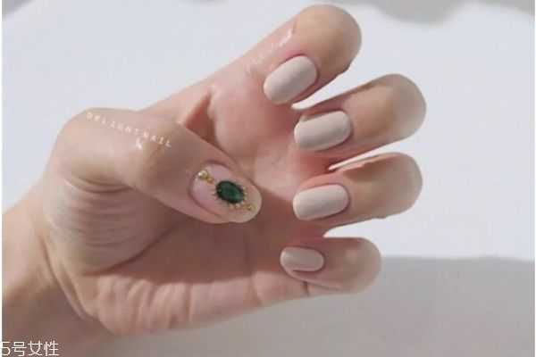 女生秋冬做什么美甲好看？冬季美甲这几款最显气质