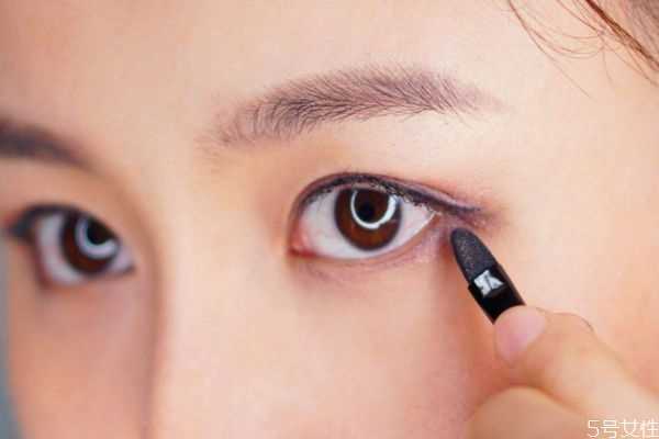 什么人适合化淡妆