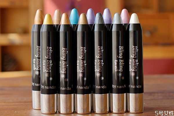 高光笔可以遮瑕吗 遮瑕笔和高光笔有什么区别 高光笔可以遮瑕吗 遮瑕笔和高光笔有什么区别