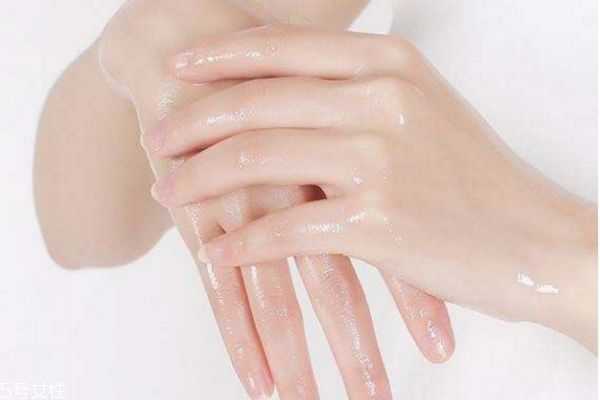 手膜可以敷在脸上吗 手膜可以敷在脸上吗