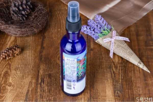 纯露要避光吗?纯露为什么避光保存 纯露要避光吗?纯露为什么避光保存