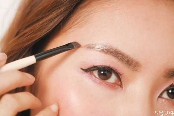 眉笔剩下的太短怎么办？眉笔可以用来修容吗