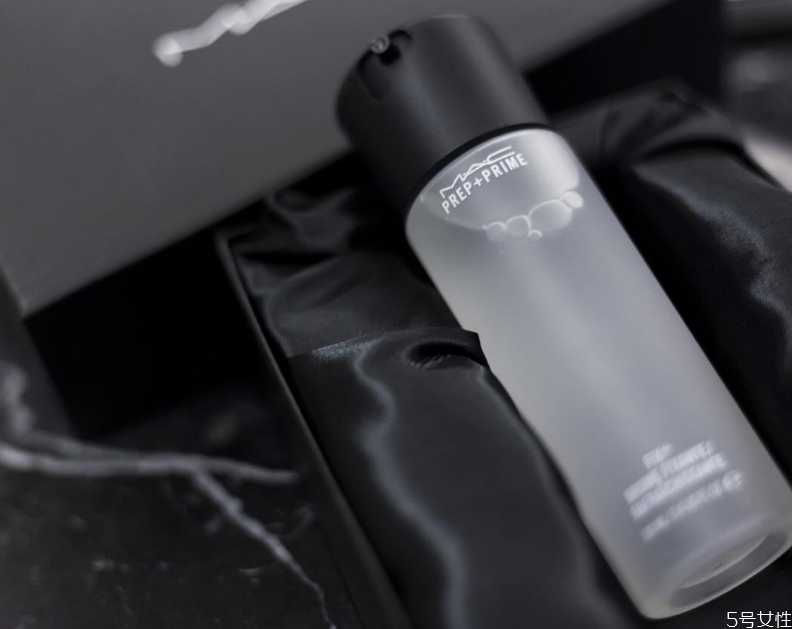 玛丽黛佳定妆喷雾好用吗