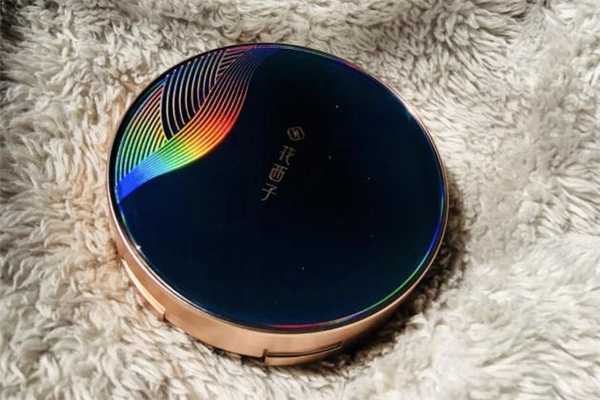 花西子蚕丝蜜粉饼和散粉哪个好用？花西子粉饼怎么取粉