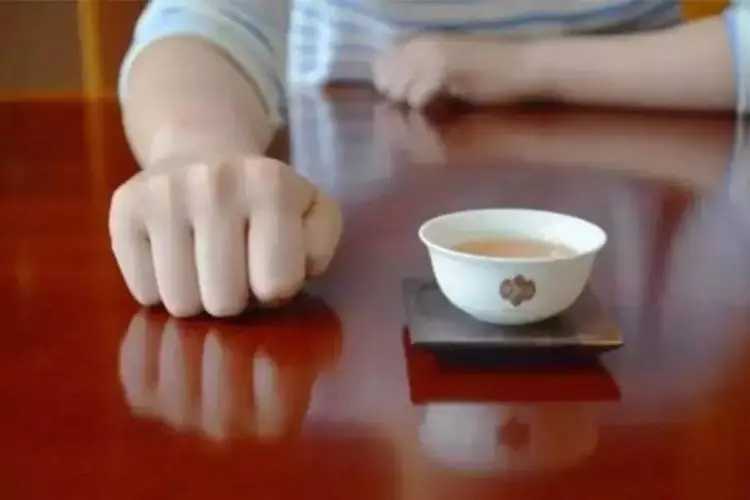 叩手礼的正确手势图 叩手礼的正确手势图