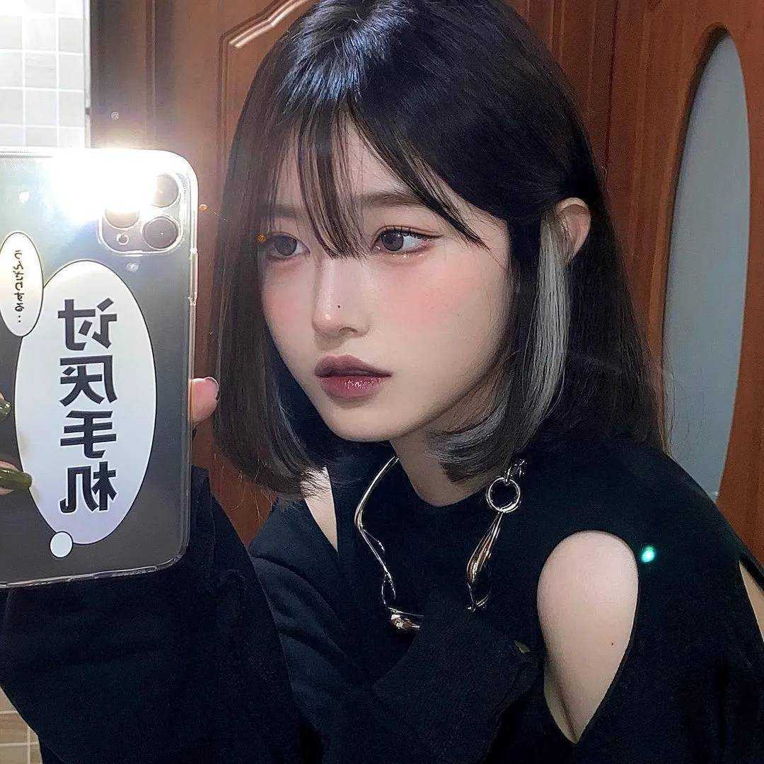 内扣短发发型，显年轻好打理，看着真时尚 