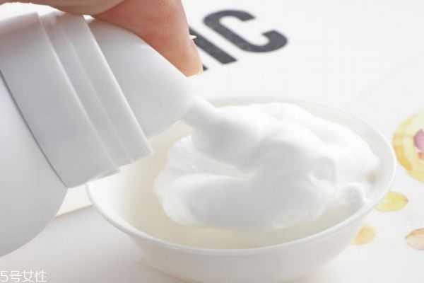 洁面泡沫是什么呢 洁面泡沫是什么呢