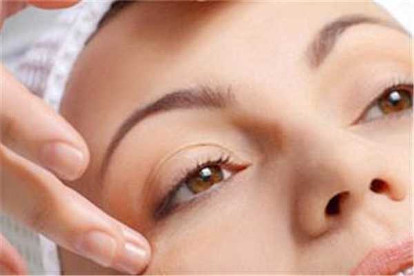 眼睛哭肿了第二天怎么快速消肿?眼睛哭肿了用热敷还是冷敷 眼睛哭肿了第二天怎么快速消肿?眼睛哭肿了用热敷还是冷敷