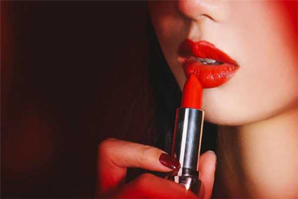 娇兰214口红什么色？显白吗？