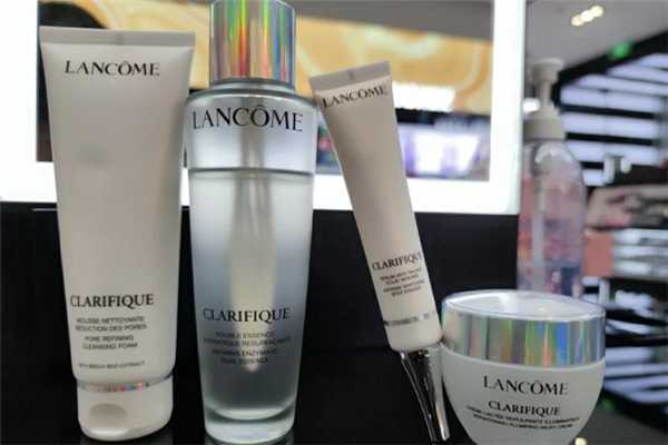 兰蔻极光精华水是精华还是水啊？兰蔻极光水不能天天用吗