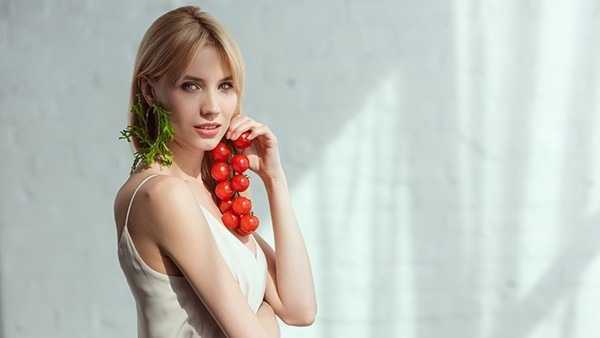 蜜粉和散粉的区别及使用方法 蜜粉和粉饼哪个定妆效果好？