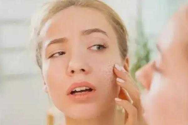 毛孔粗大会自己好吗