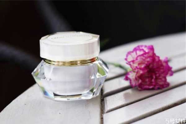 伊思蜗牛霜红的好还是白的好?伊思蜗牛霜真假辨别 伊思蜗牛霜红的好还是白的好?伊思蜗牛霜真假辨别