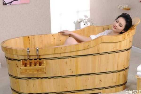 泡澡用什么泡最好 泡澡用什么东西泡